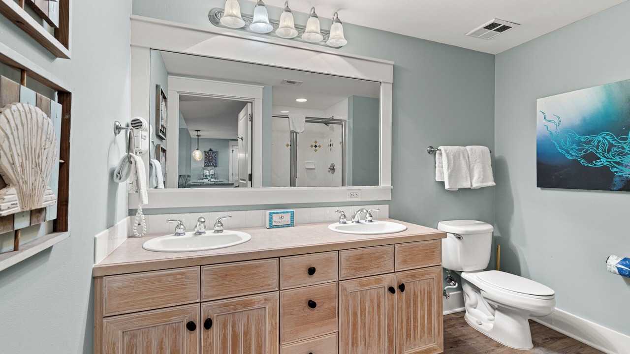 Photo of Bathroom in Baytowne Wharf