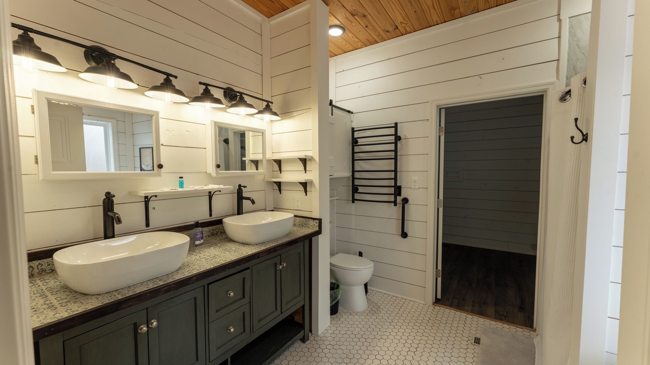 Photo of Bathroom in Appling