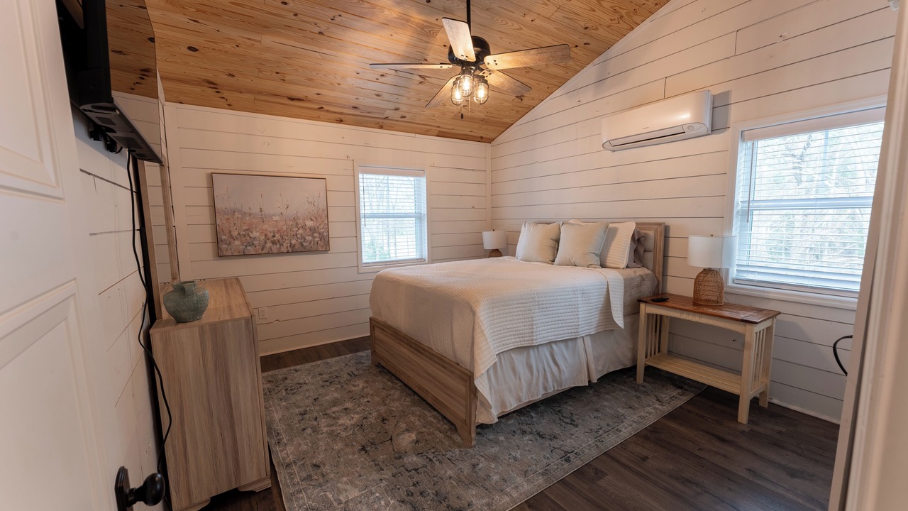 Photo of Bedroom in Appling