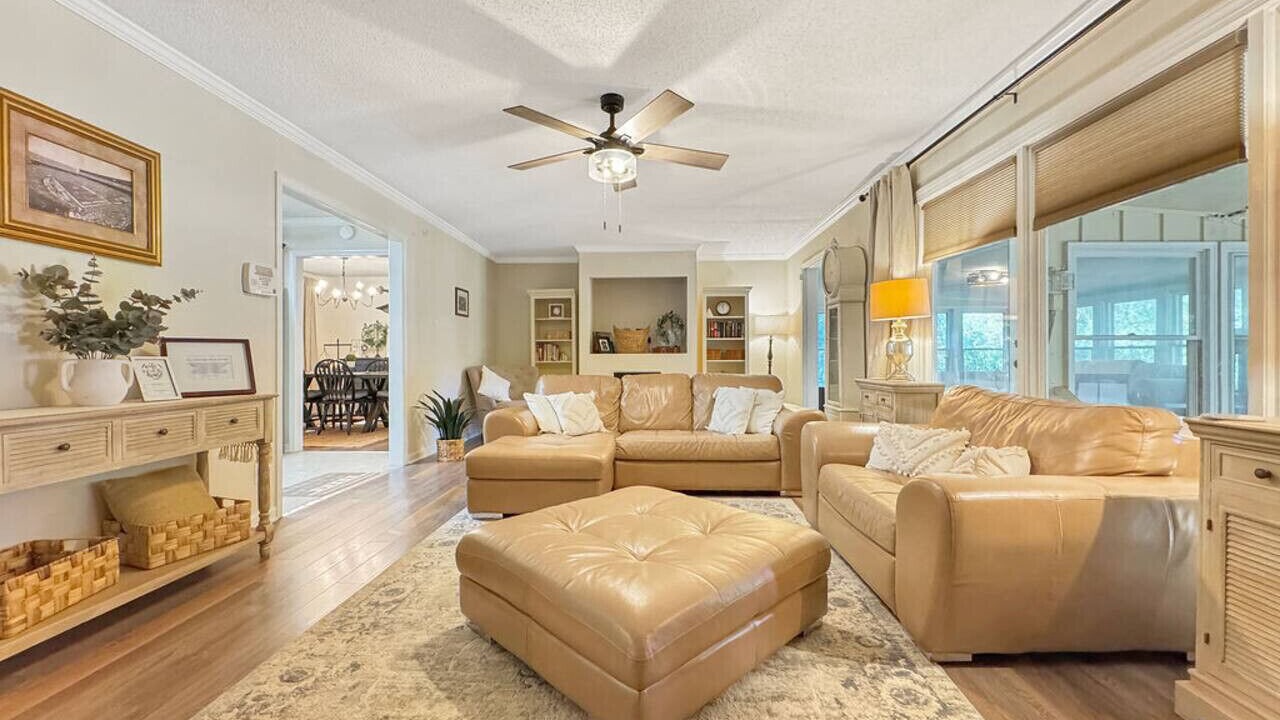 Photo of Livingroom in Skyland Park