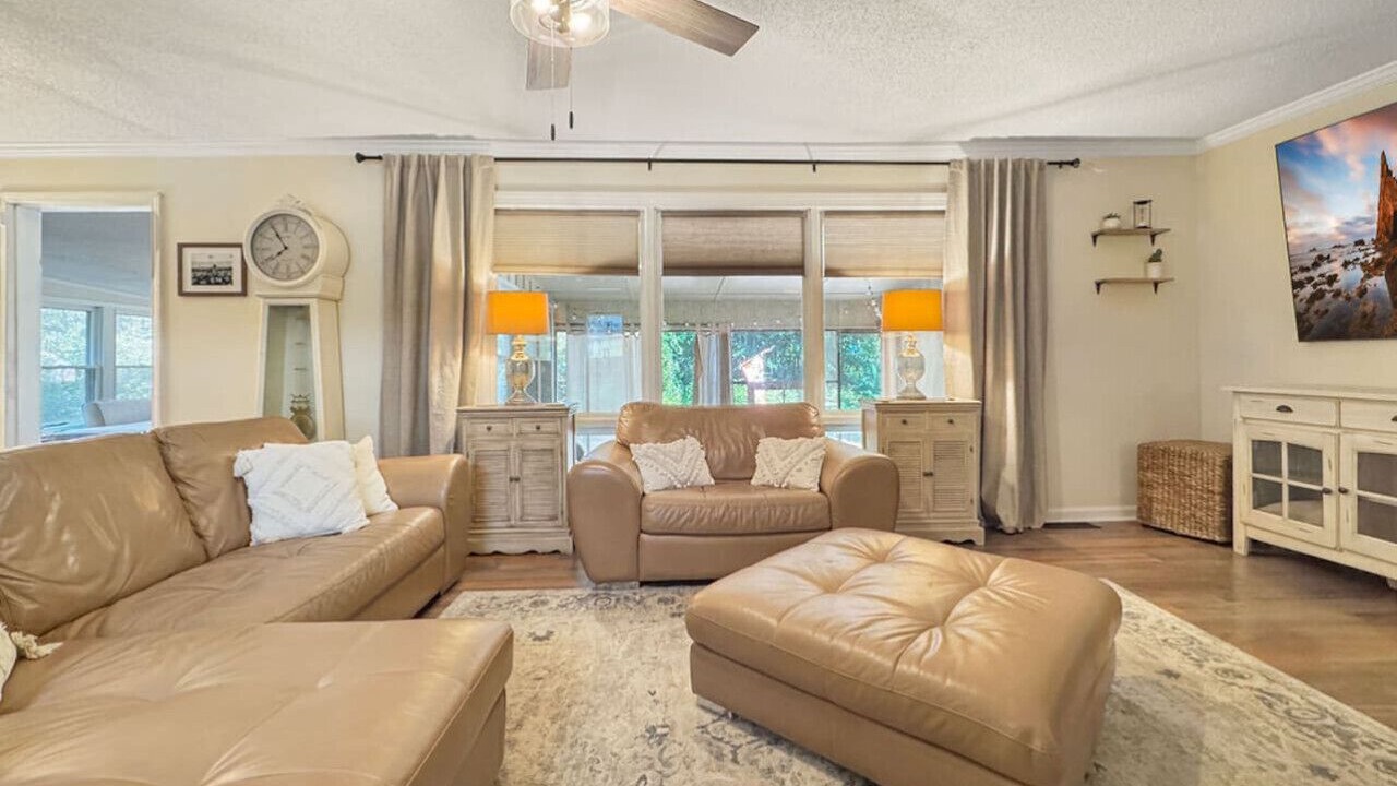 Photo of Livingroom in Skyland Park