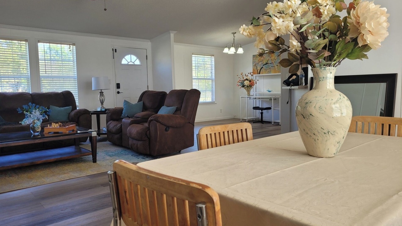 Photo of Livingroom in Northside