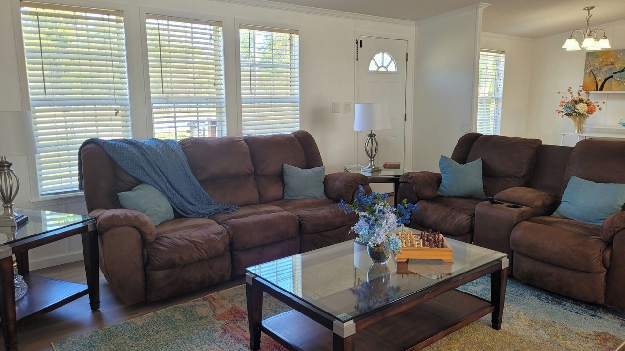 Photo of Livingroom in Northside