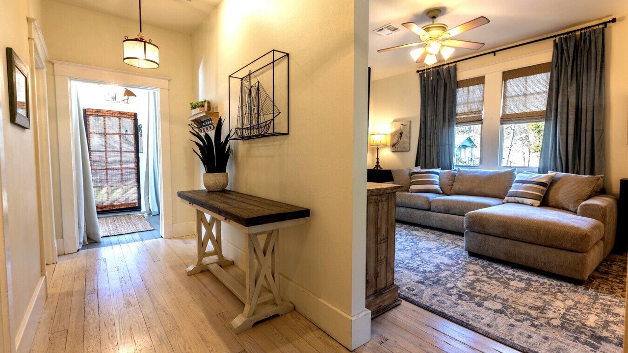 Photo of Livingroom in Mandeville