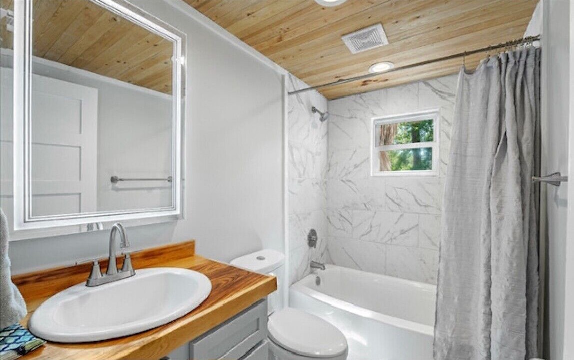 Photo of Bathroom in Gulf Shores