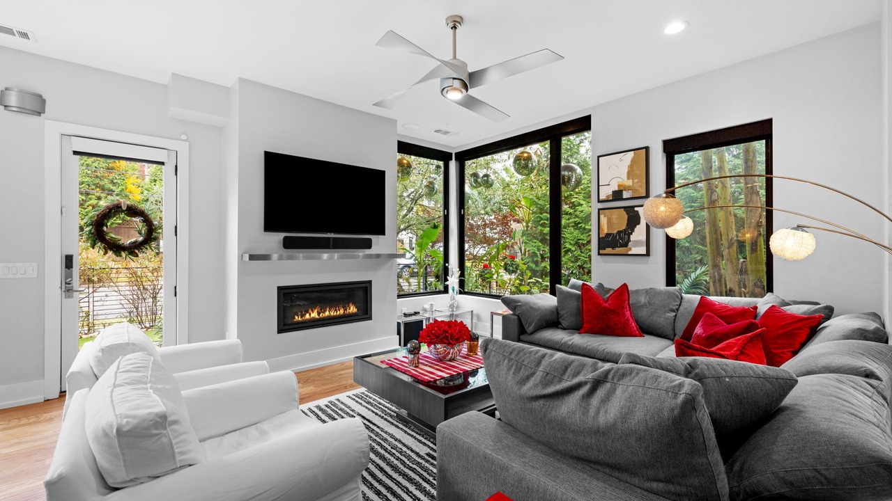 Photo of Livingroom in Midtown