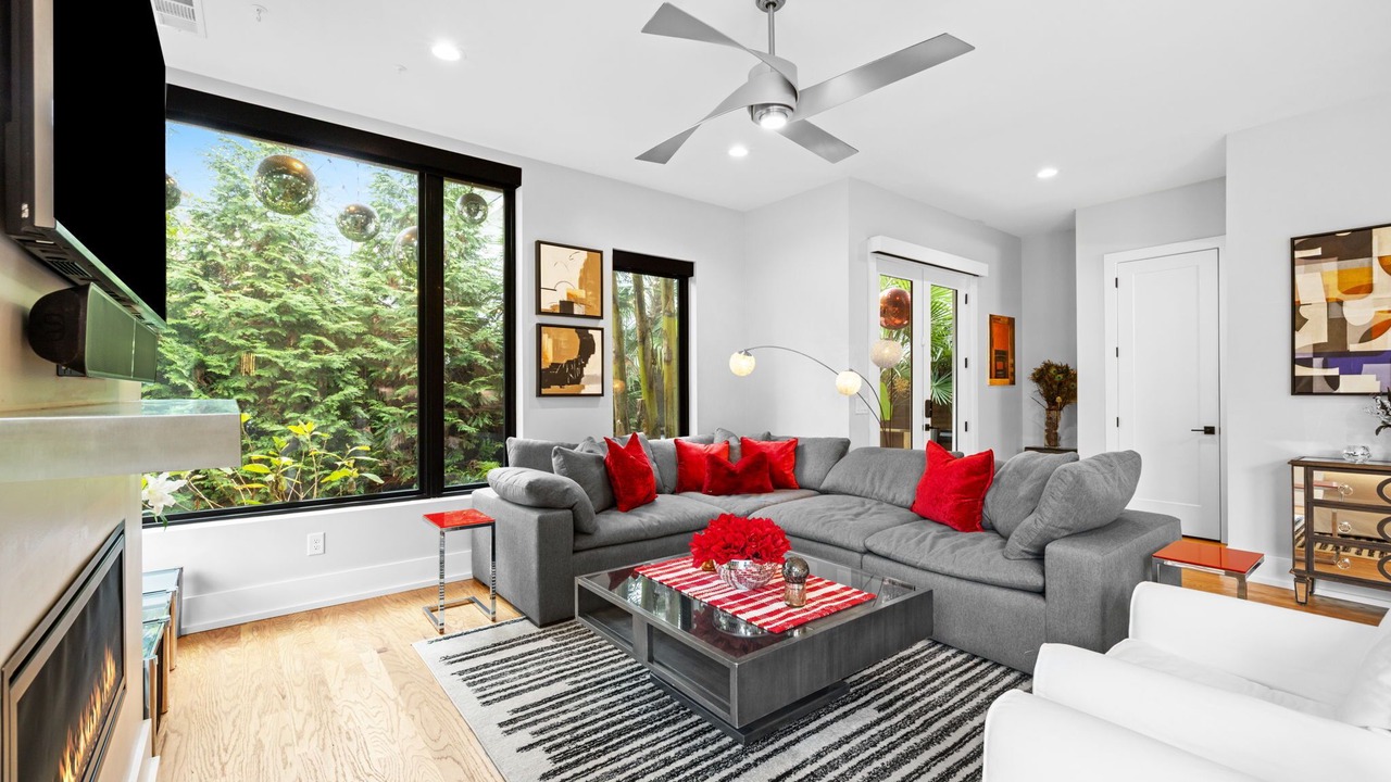 Photo of Livingroom in Midtown