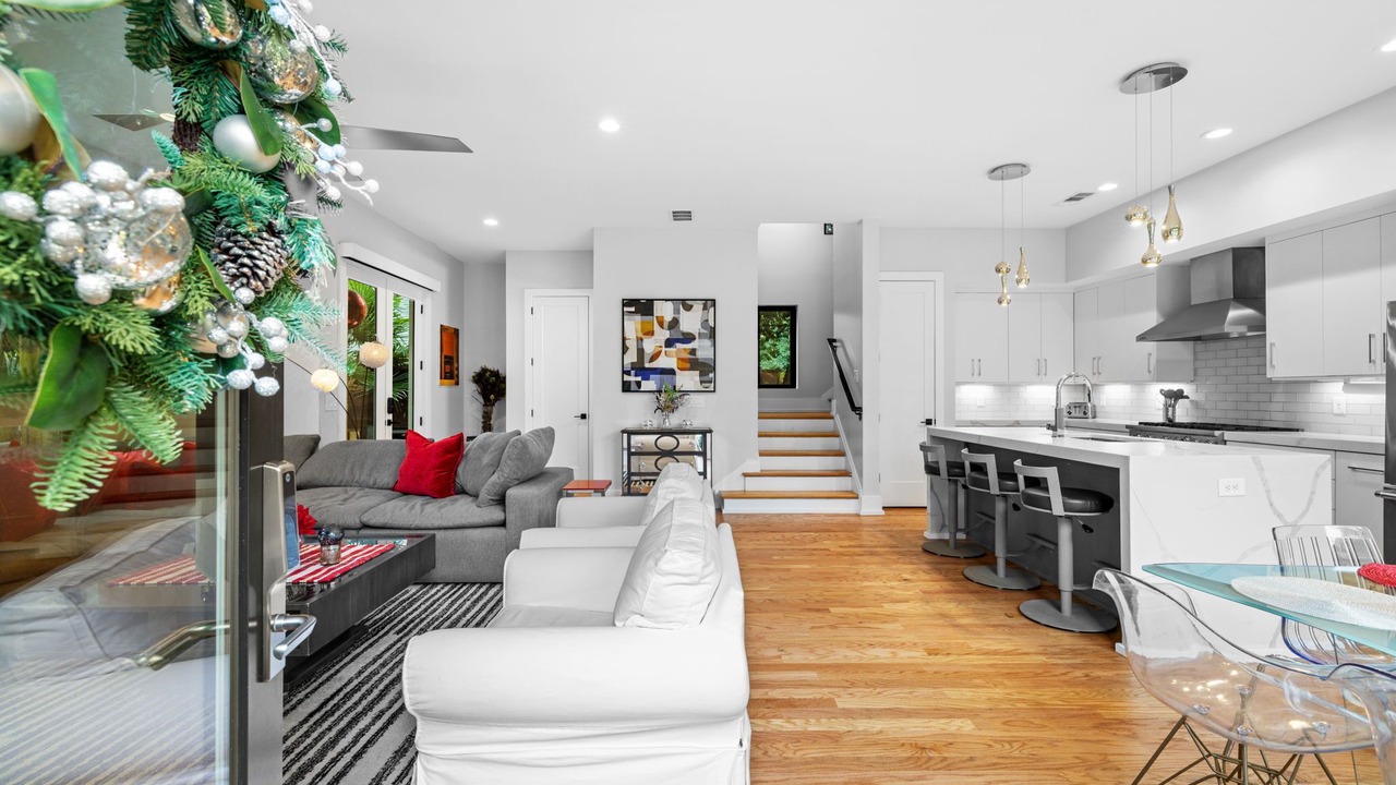 Photo of Livingroom in Midtown