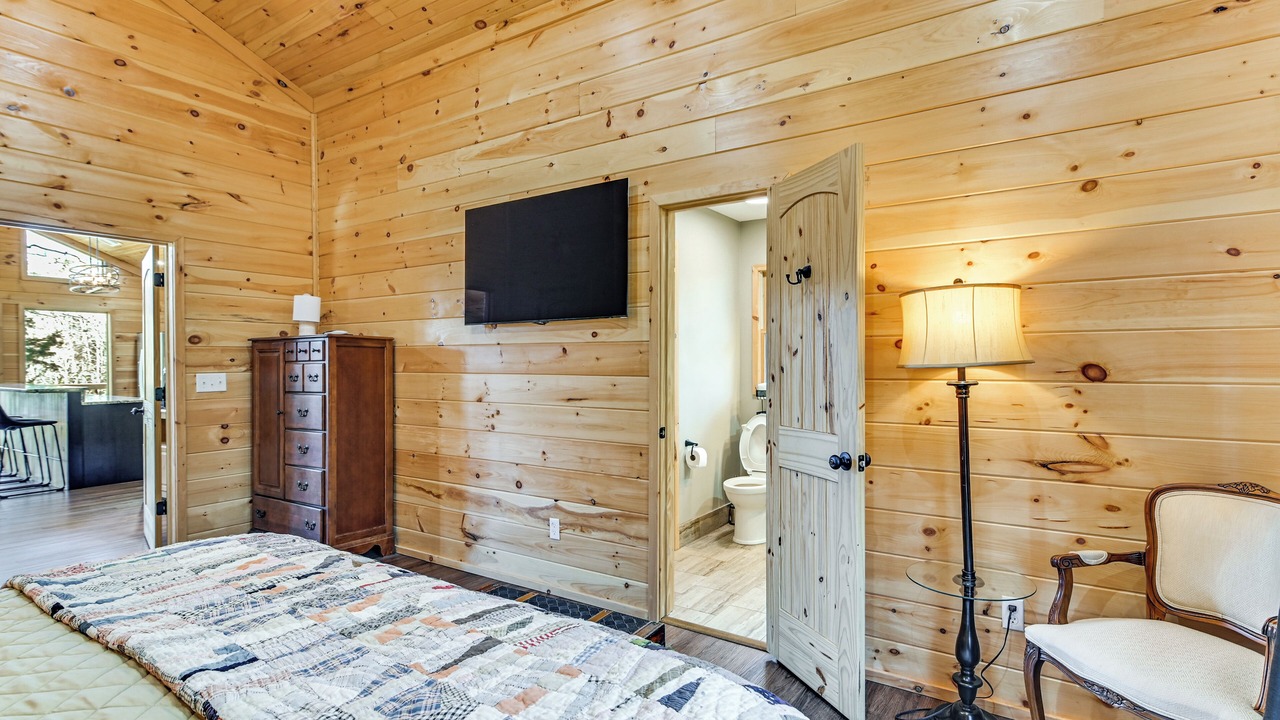 Photo of Bedroom in Northport