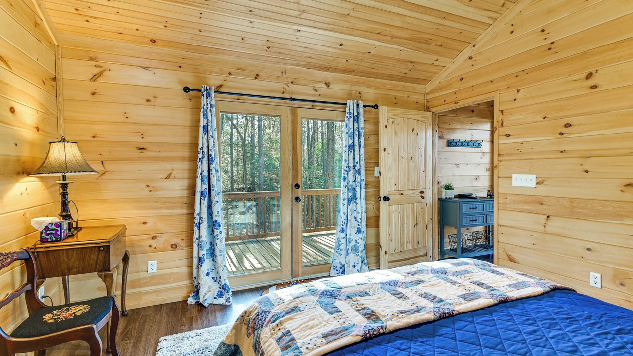 Photo of Bedroom in Northport