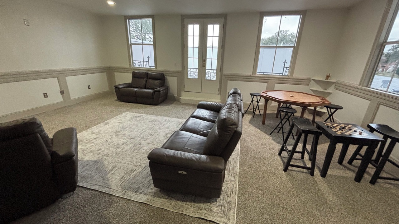 Photo of Livingroom in Lake Terrace & Oaks