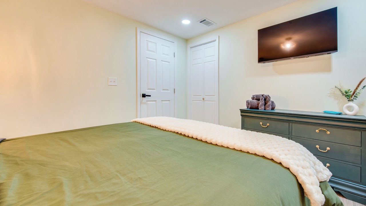Photo of Bedroom in Candler-McAfee