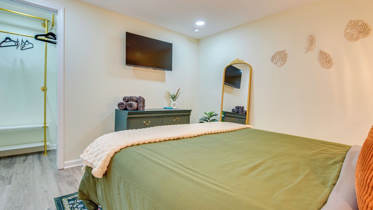 Photo of Bedroom in Candler-McAfee