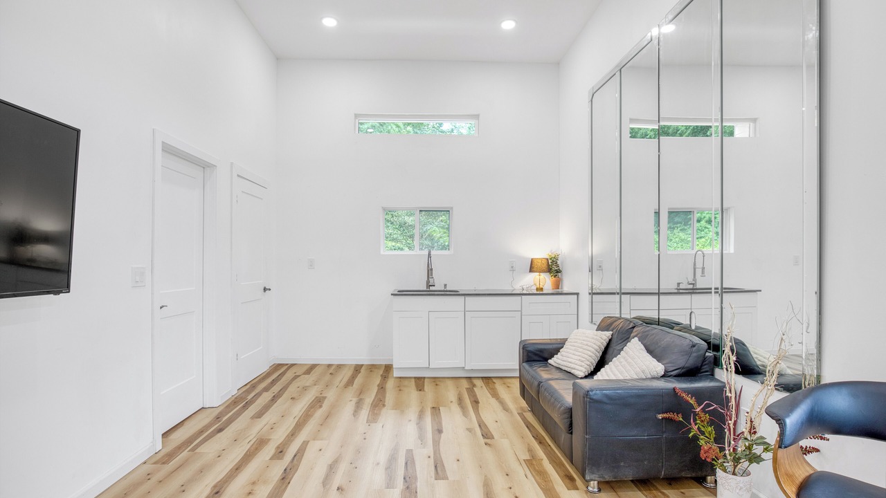 Photo of Livingroom in East Lake