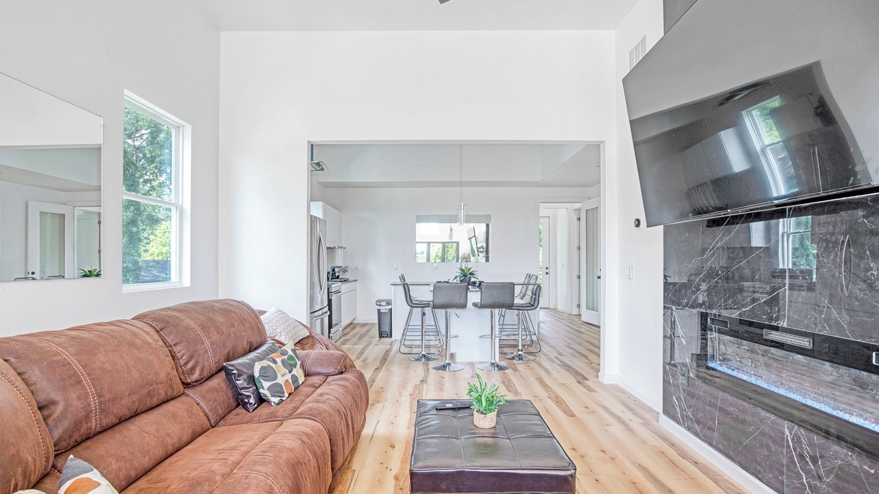 Photo of Livingroom in East Lake