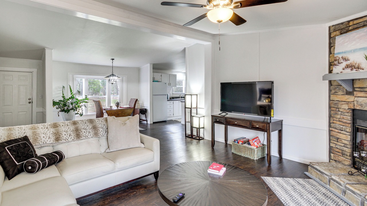 Photo of Livingroom in McNeill