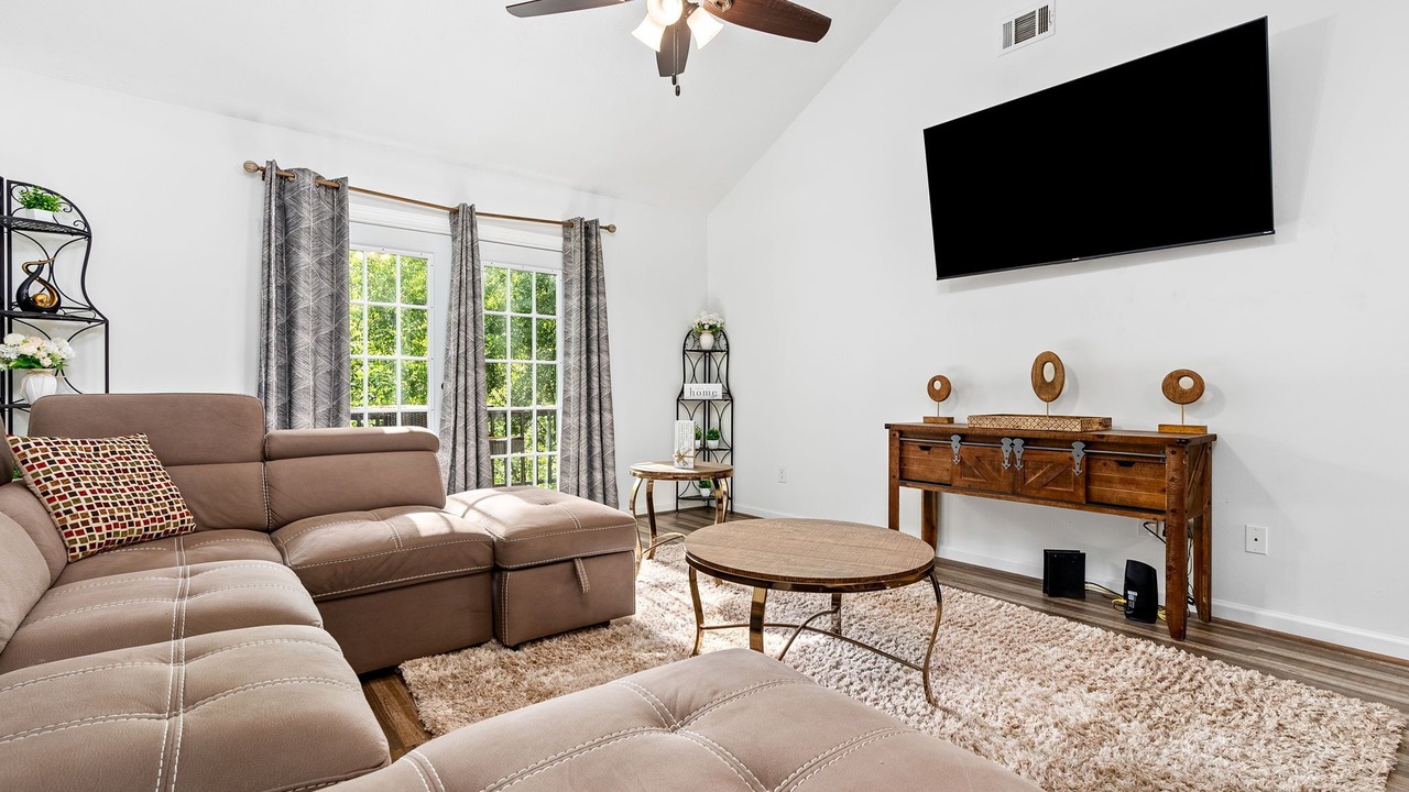 Photo of Livingroom in Auburn
