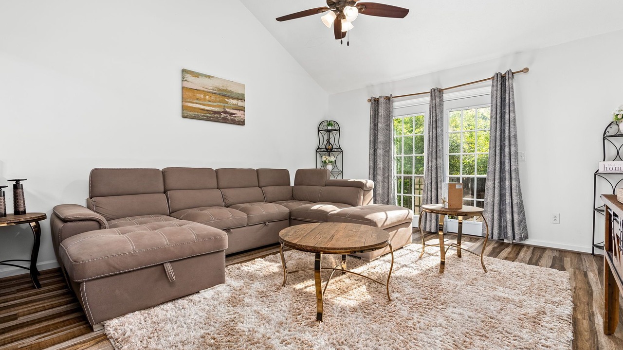 Photo of Livingroom in Auburn