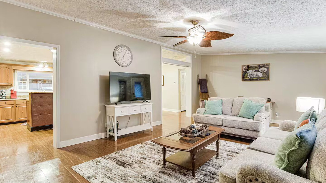 Photo of Livingroom in Milton