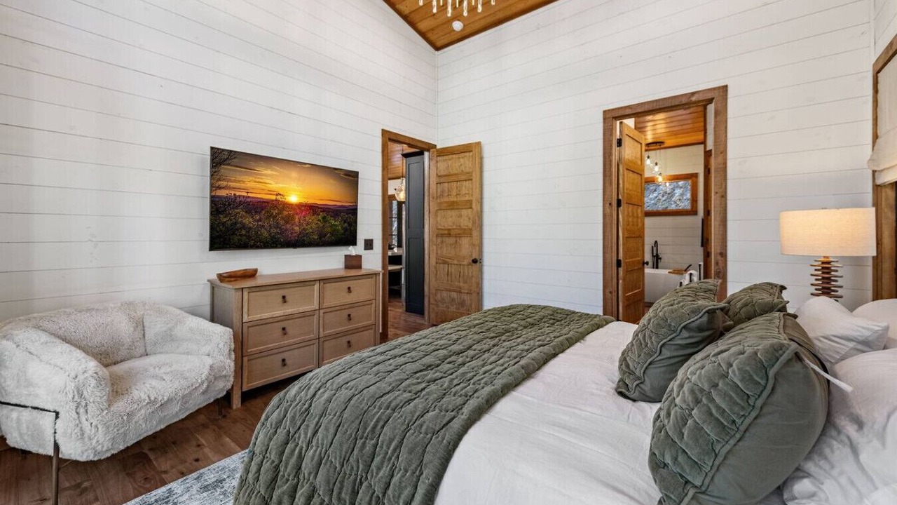 Photo of Bedroom in Ellijay