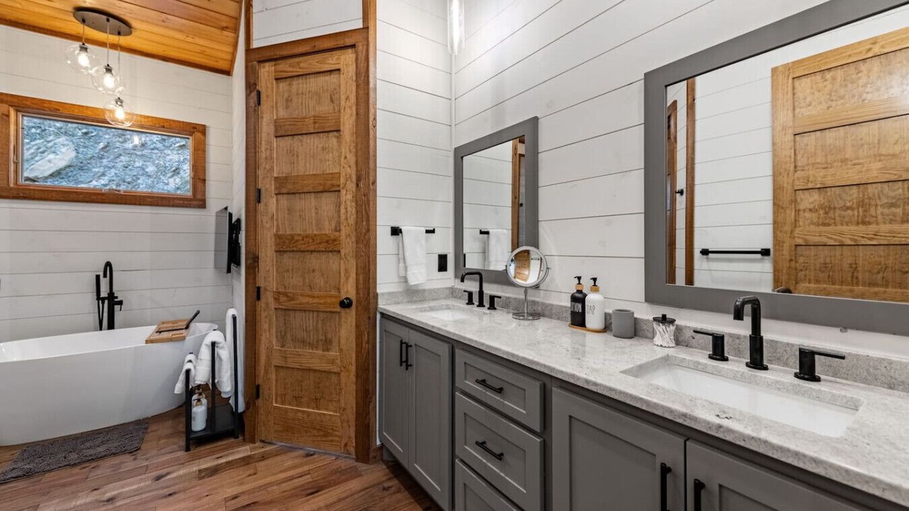 Photo of Bathroom in Ellijay