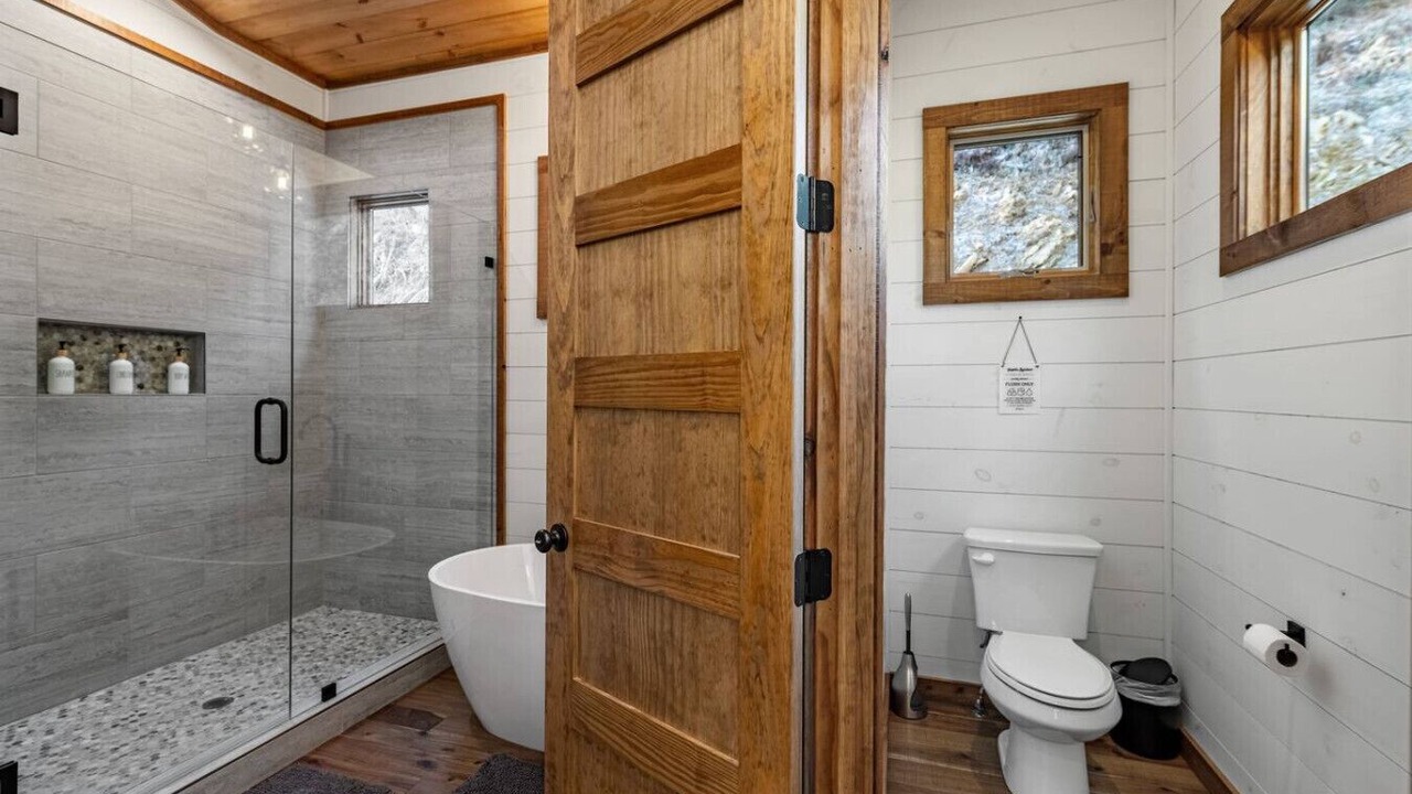 Photo of Bathroom in Ellijay