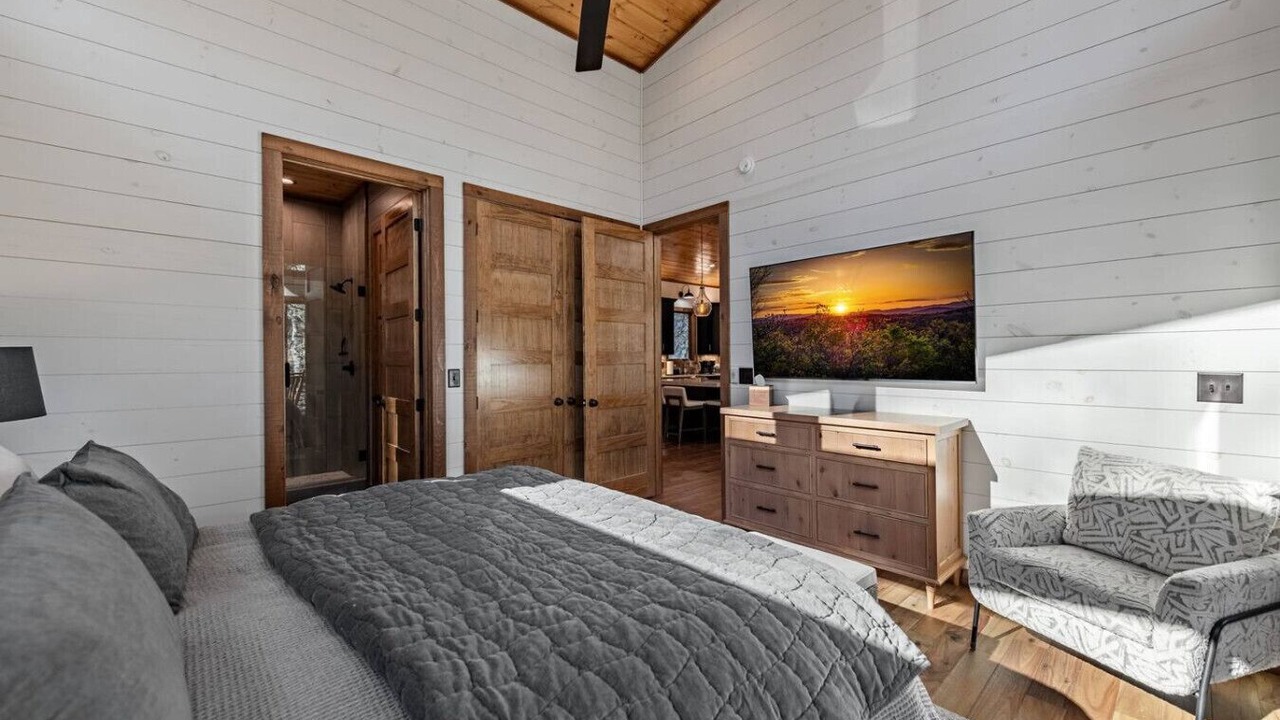 Photo of Bedroom in Ellijay