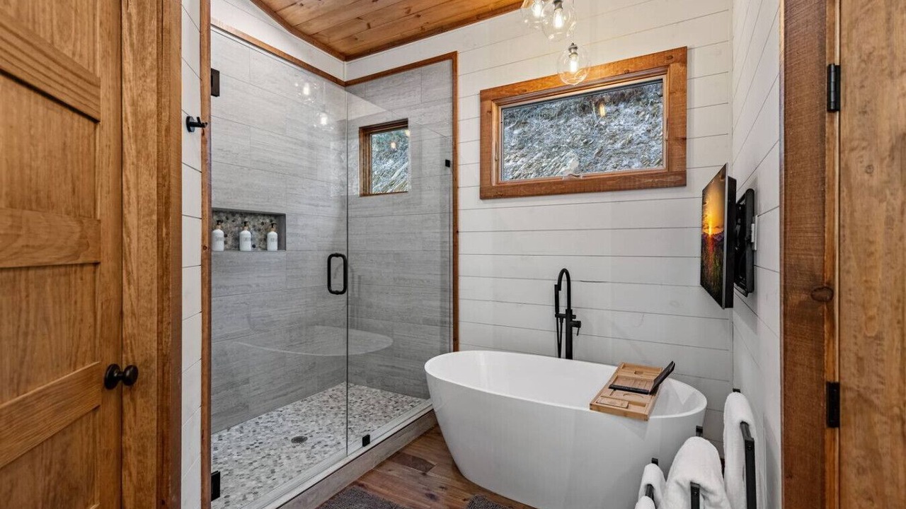 Photo of Bathroom in Ellijay