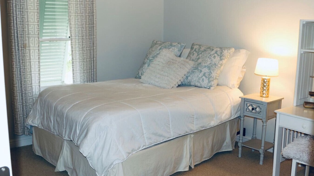 Photo of Bedroom in Palm Valley