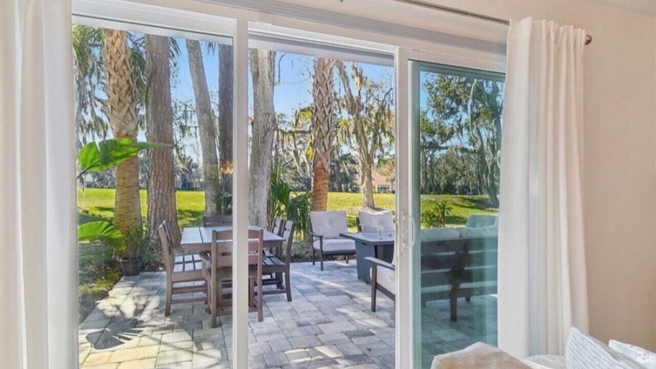Photo of Livingroom in Palm Valley