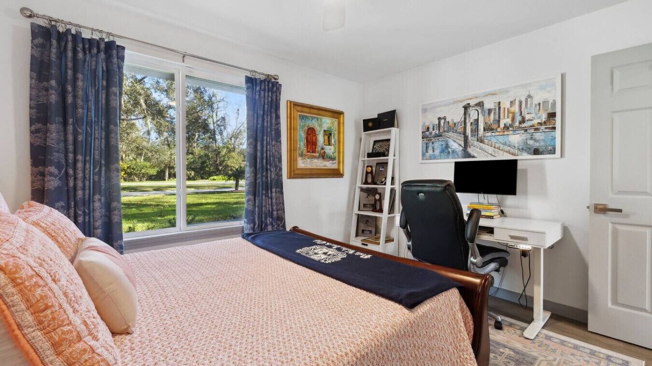 Photo of Bedroom in Palm Valley