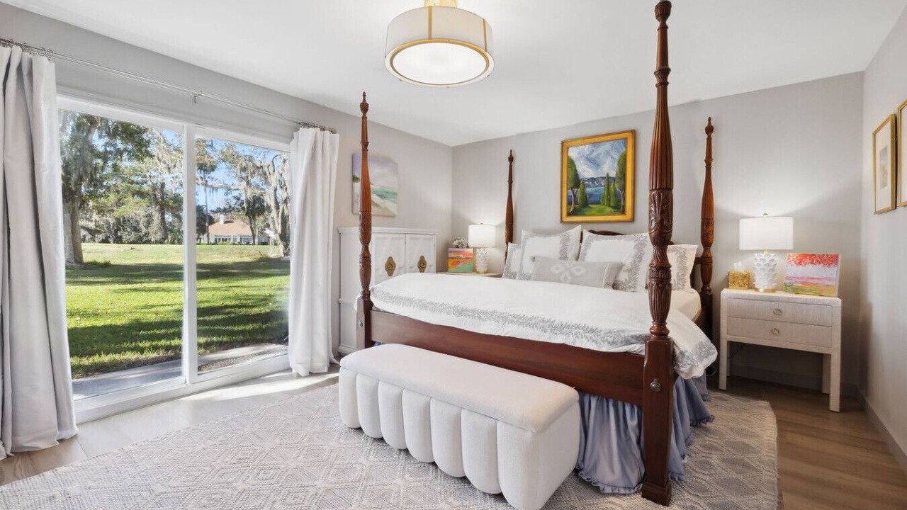 Photo of Bedroom in Palm Valley