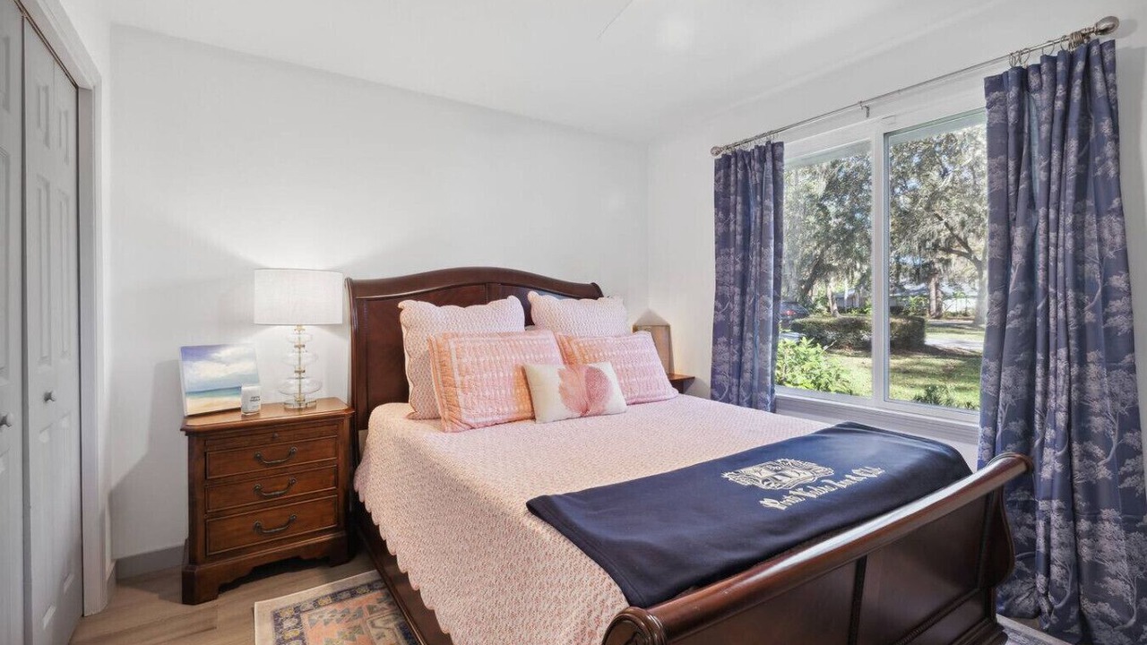 Photo of Bedroom in Palm Valley