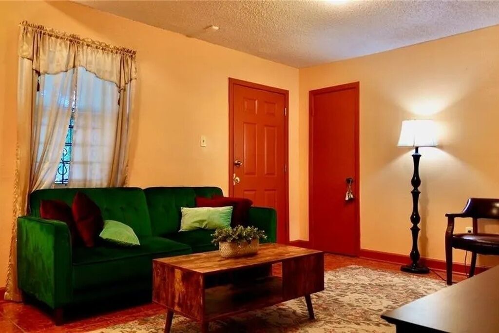 Photo of Livingroom in Holy Cross District