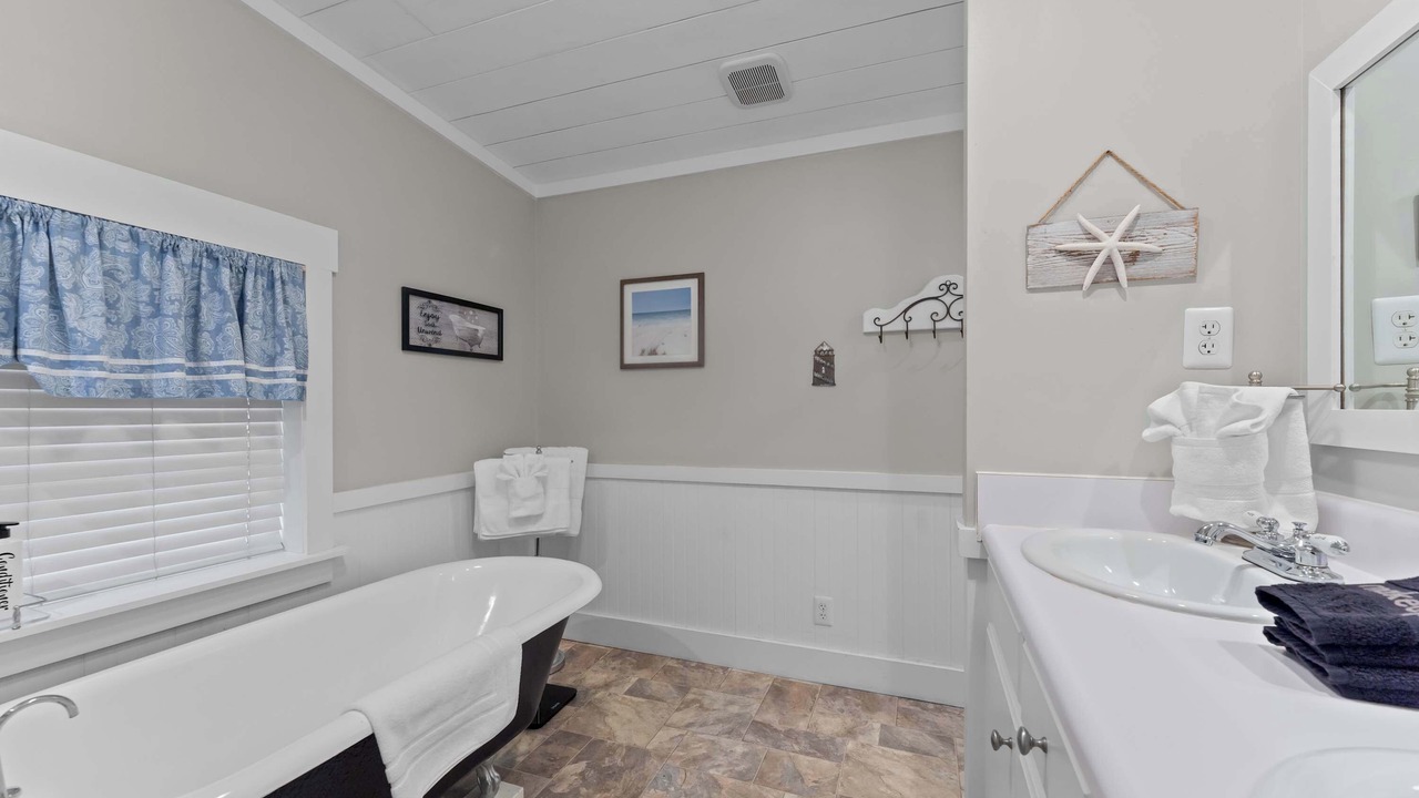 Photo of Bathroom in Oak