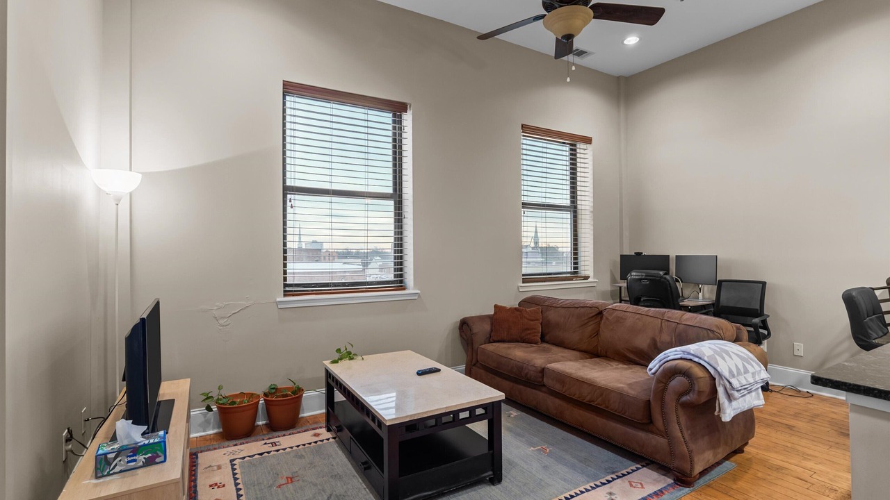 Photo of Livingroom in Downtown