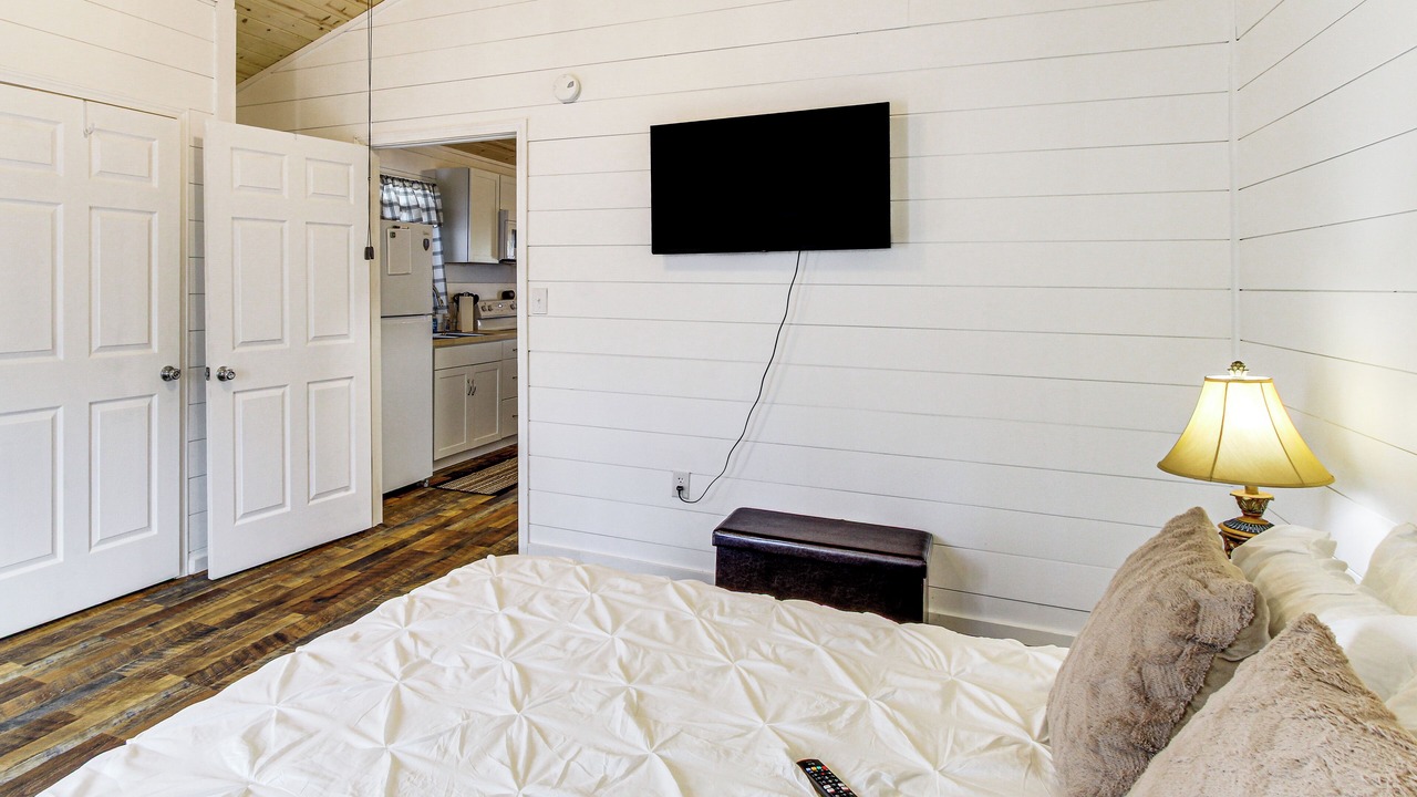 Photo of Bedroom in Enterprise