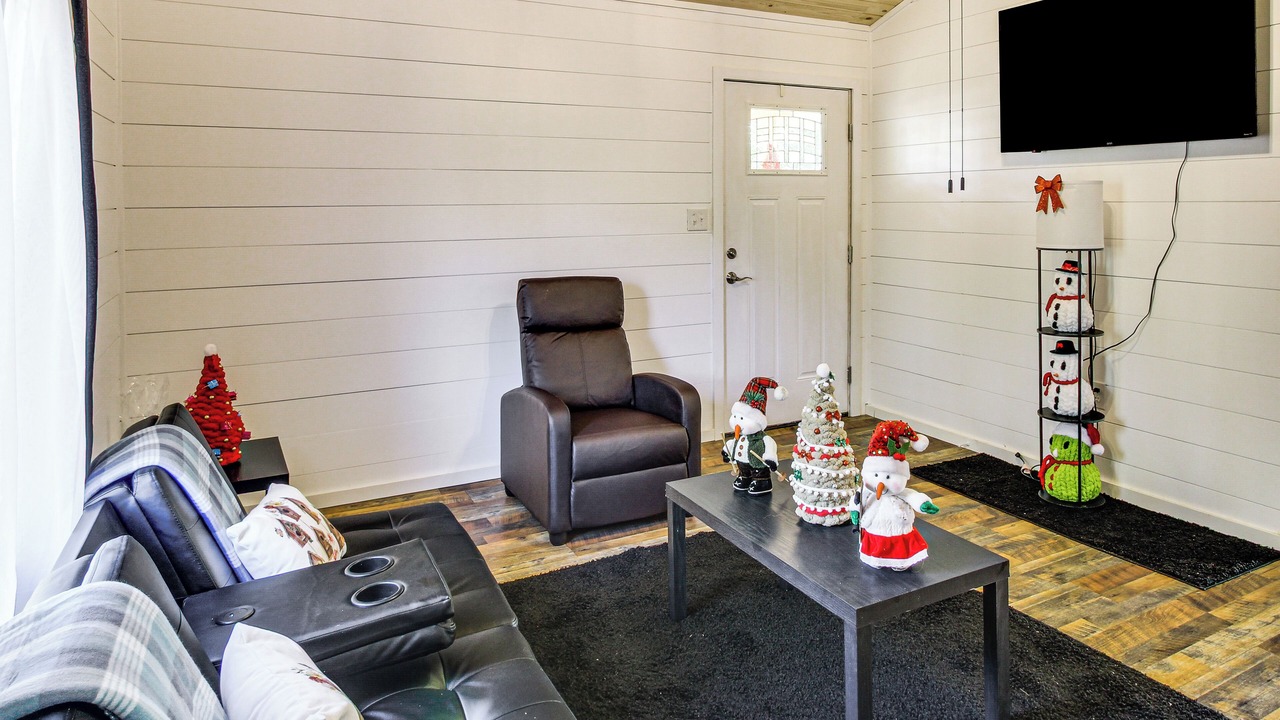 Photo of Livingroom in Enterprise
