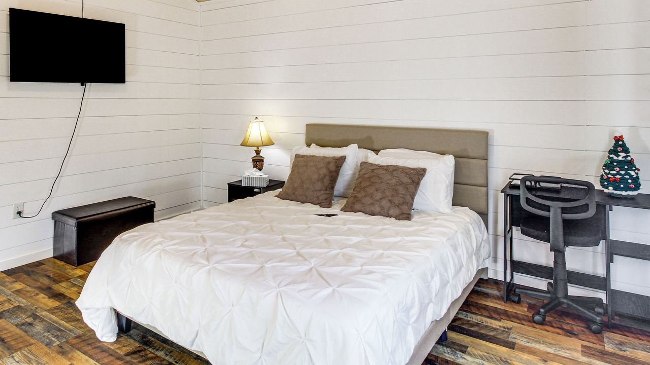 Photo of Bedroom in Enterprise