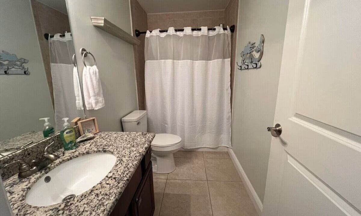 Photo of Bathroom in Henderson Point