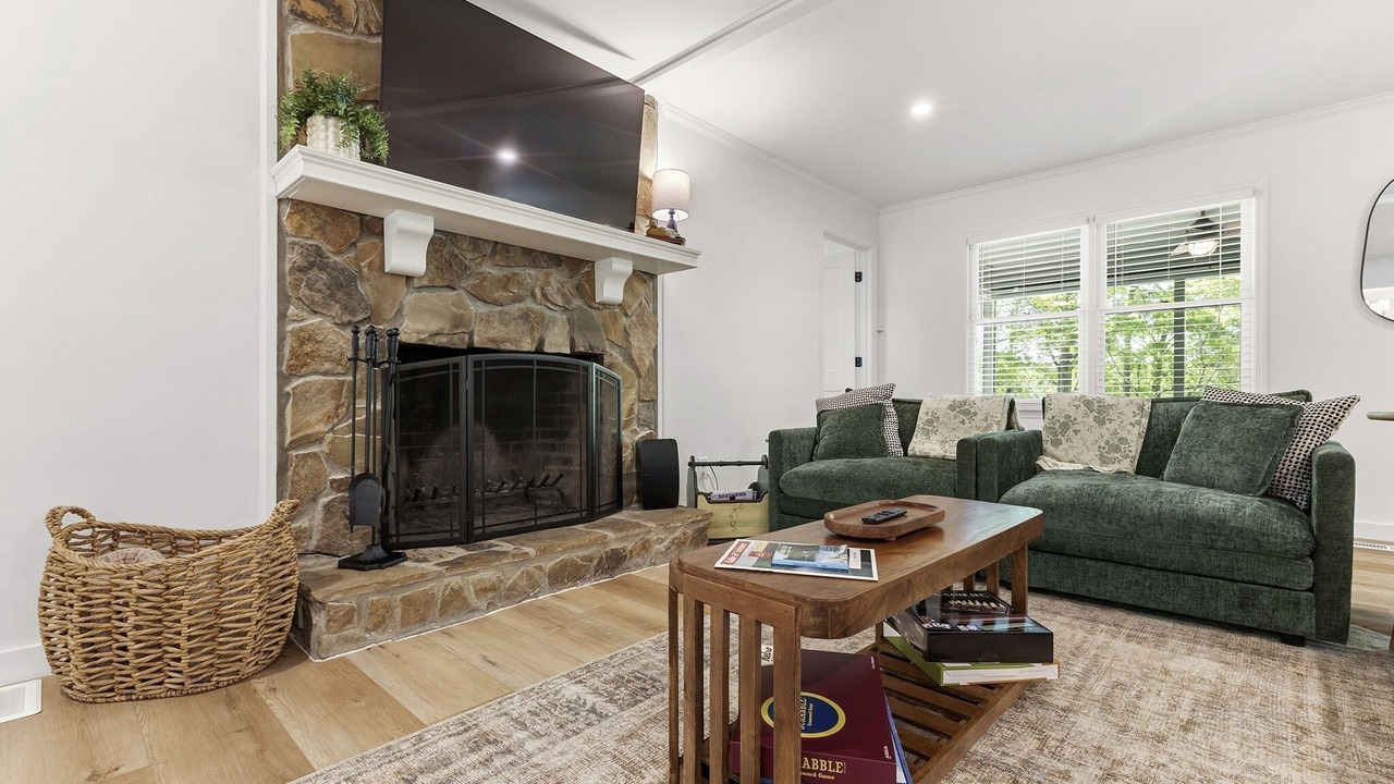 Photo of Livingroom in Lake Oconee