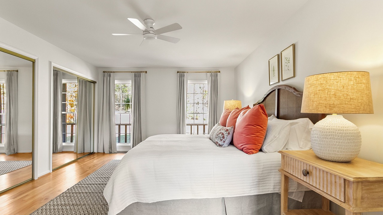 Photo of Bedroom in Northport