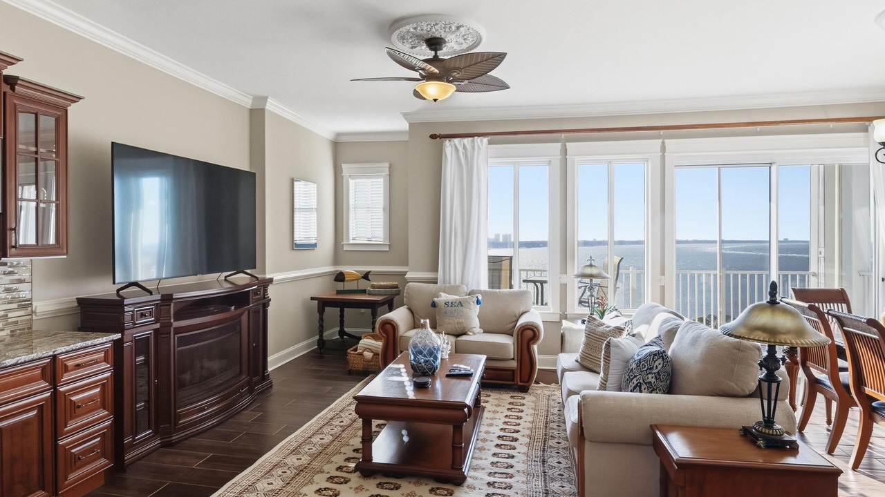 Photo of Livingroom in Baytowne Wharf