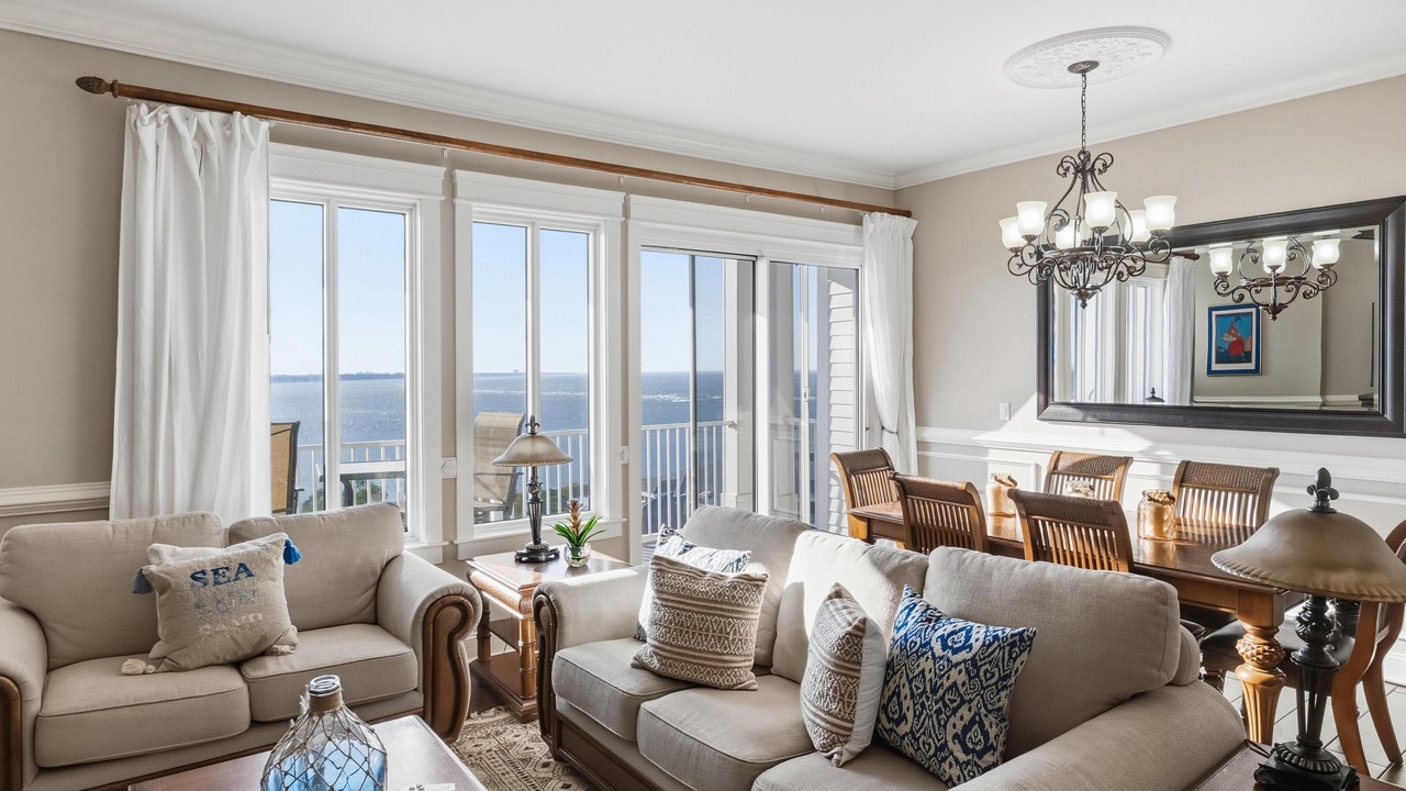 Photo of Livingroom in Baytowne Wharf