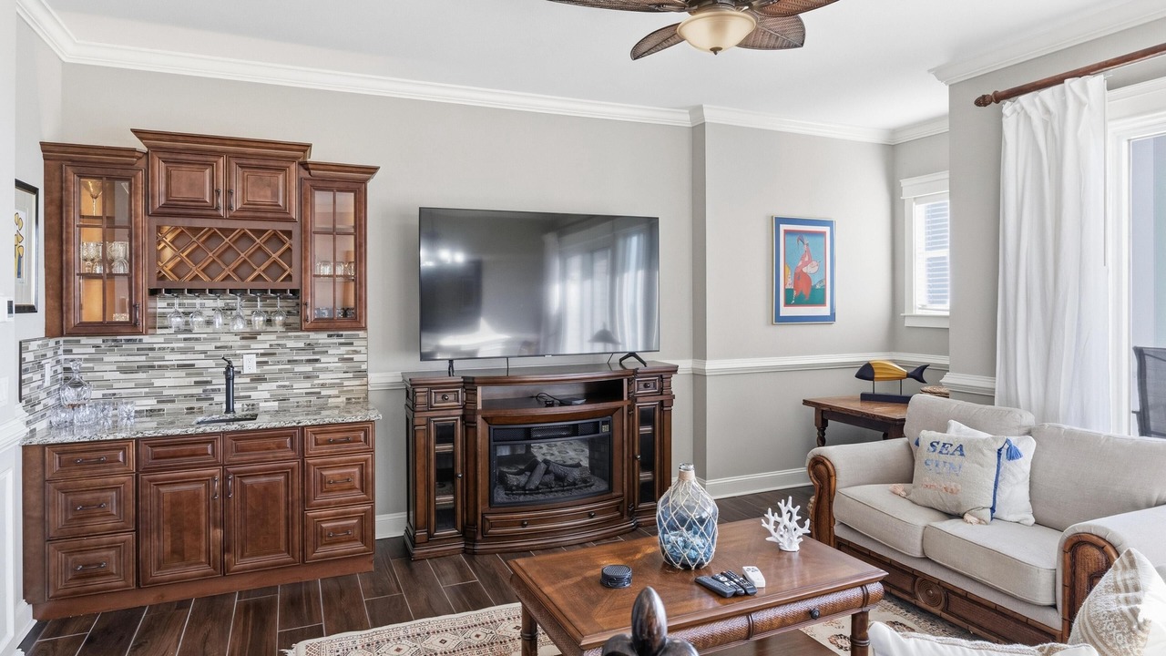 Photo of Livingroom in Baytowne Wharf