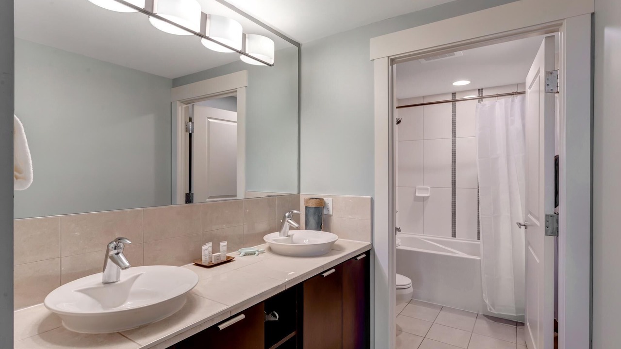Photo of Bathroom in Baytowne Wharf