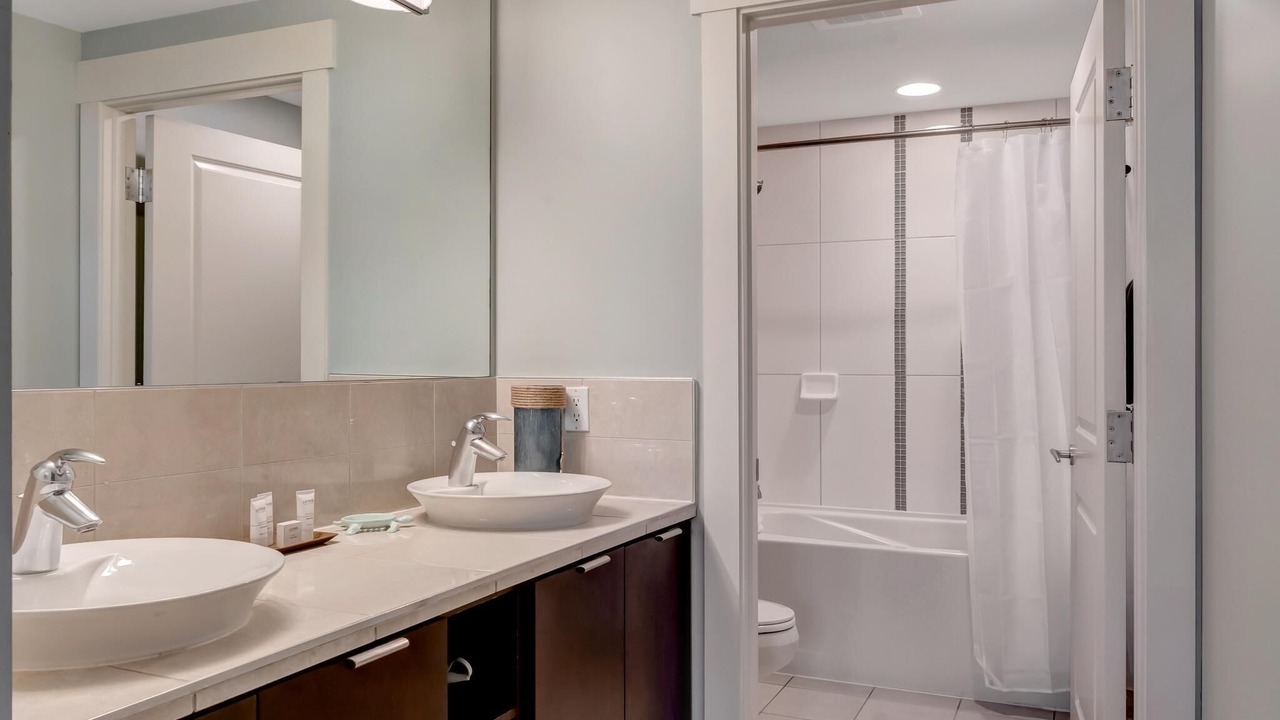 Photo of Bathroom in Baytowne Wharf