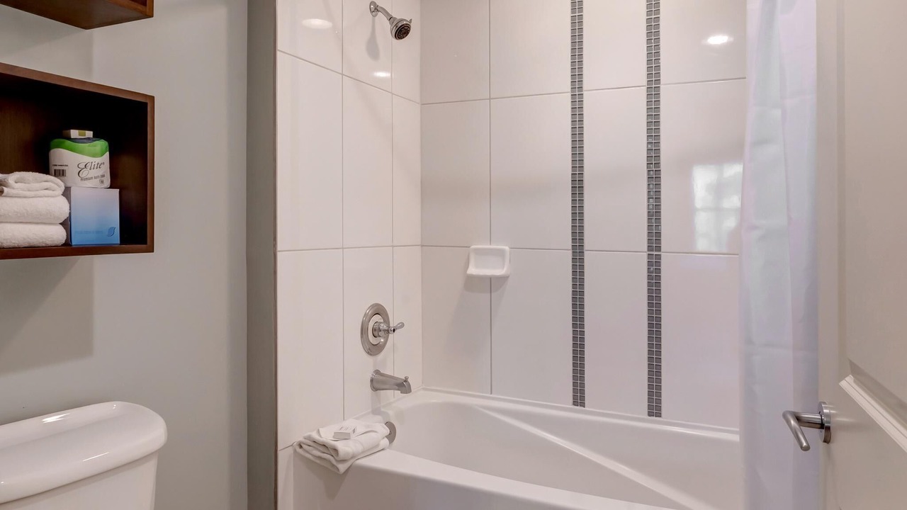 Photo of Bathroom in Baytowne Wharf