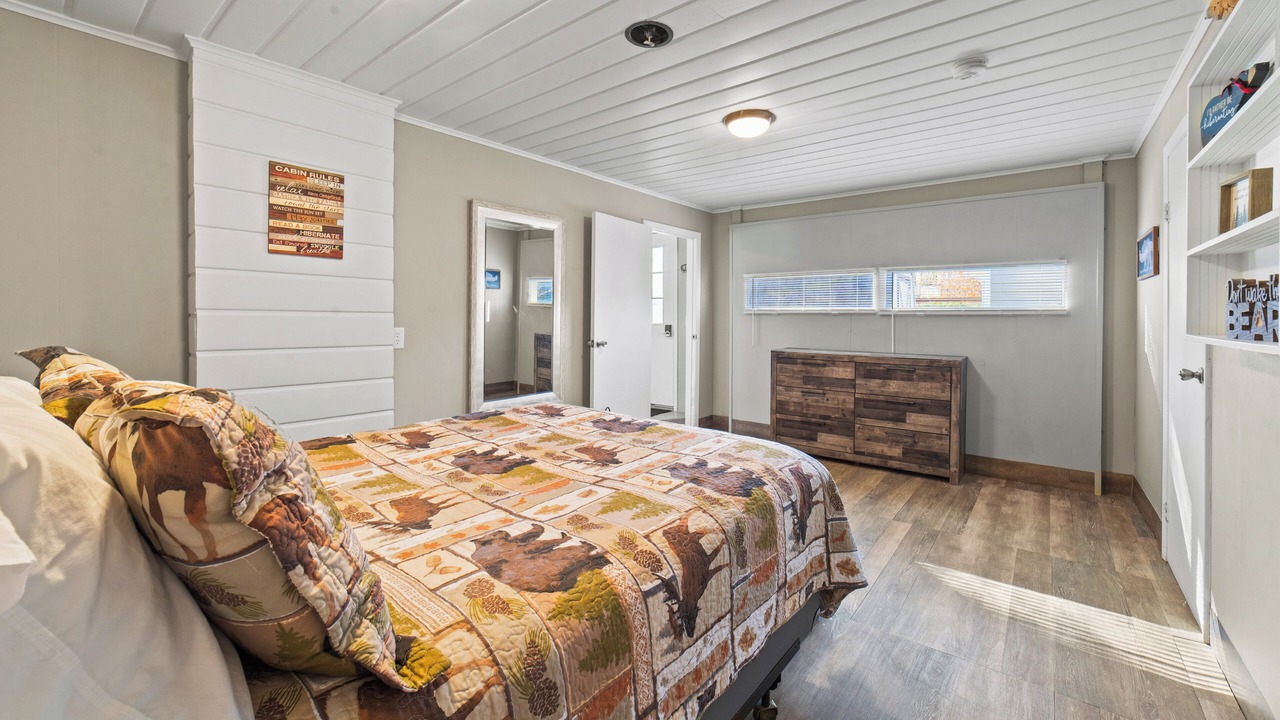 Photo of Bedroom in Gaylord