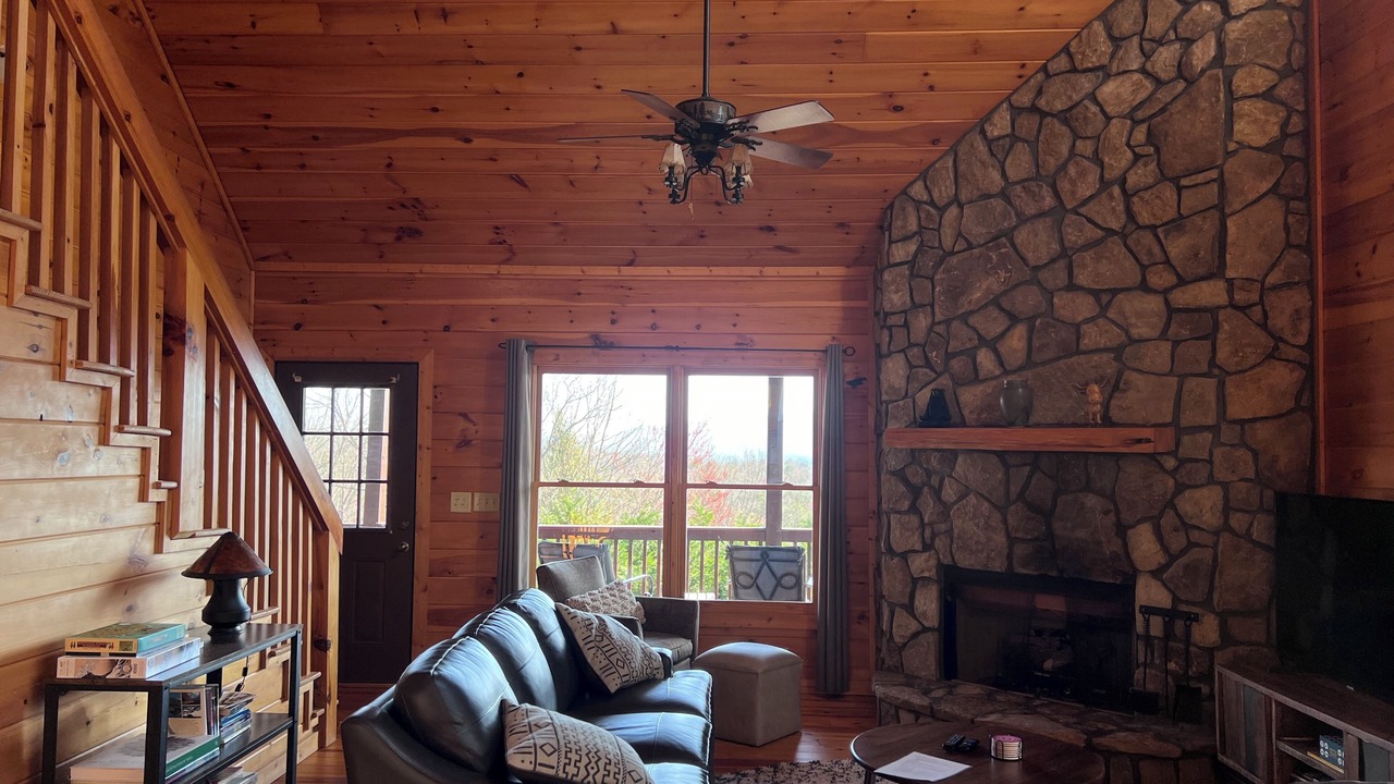 Photo of Livingroom in Ellijay